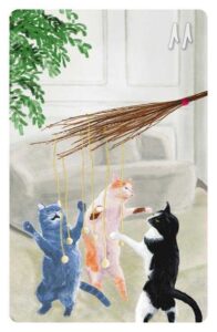 11 Die Ruten im Magic Cat Lenormand. Drei Katzen spielen mit Stofbällen, die von einer Rute herabhängen.